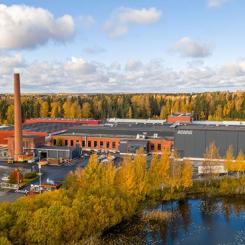 Adara Pakkaus Oy är en ledande finsk tillverkare av wellpapp och wellpappförpackningar. Företagets fabrik i Valkeakoski har en historia som sträcker sig tillbaka till år 1933. Foto: Adara Pakkaus Oy