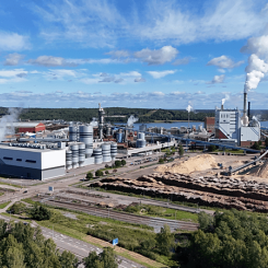 Enligt företaget kommer investeringen att ”lyfta  containerboardprodukten Billerud Flute till ny nivå” då den möjliggör förbättrad ”styrka, jämnhet och hållbarhet”. Pappersbruket i Gruvön. Foto: Billerud