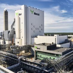 Hösten 2023 driftsattes Finlands och Metsä Groups största investering inom skogsindustrin, det nya bioproduktbruket och utbyggnaden av kartongbruket i Kemi.
Foto: Metsä Group