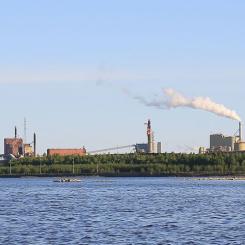 Stora Ensos Veitsiluoto-fabriker i Finland. Foto: Wikipedia Commom, kredit: Lijonama80
