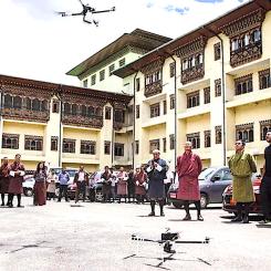 En drönare från Matternet används i tester av paketleveranser via luften. Foto: Matternet