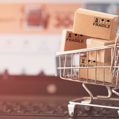 Den genomsnittliga kostnaden per skadad leverans vid online-shopping är 58 euro, och berör allt från föremål som bärbara datorer och glas till soffor. Det visar en aktuell undersökning utförd av DS Smith. Foto: DS Smith
