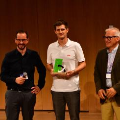 Bild från prisutdelningen. Det internationella forskningsprojektet ExplAIn, där Södra har deltagit under tre års tid, har tilldelats det prestigefyllda ITEA Award of Excellence 2025 i kategorin Innovation.  Foto: ITEA