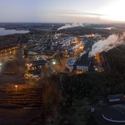 100 tjänster kan försvinna från bruket i Lojos. Foto: Joneikifi/Wikimedia Commons