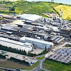 Kemsley-bruket, som är det största i Storbritannien och det näst största i Europa för återvunnet papper, producerar årligen 830 000 ton papper, helt från återvunnen fiber. Foto: DS Smith