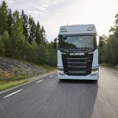 En majoritet av Södras interna truckflotta har ersatts med nästa generations eltruckar. Mellan 2025 och 2027 testar koncernen en eldriven flislastbil i syfte att skapa en plan för en storskalig elektrifiering av koncernens fordonsflotta.
Foto: Södra
