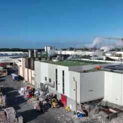 Bildtext:
Pappers- och kartongbruket i Varel i Niedersachsen får statligt stöd för investeringar i värmepumpar och värmelagring för minskade utsläpp. foto: Varel