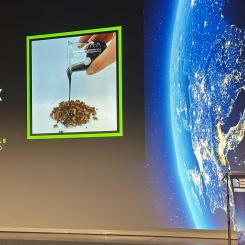 Petri Oinonen, VD och grundare av Ecohelix, tar emot priset. Foto: Ecohelix