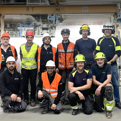 Rexcells och Toscotecs team i Skåpafors bruk, där ombyggda PM1 nyligen startat upp. Foto: Toscotec