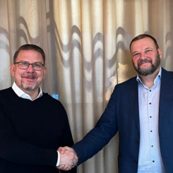 Till vänster: Henrik Walter, vd för Nomo Group och till höger Per Brorsson, vd för Avans Group. Foto: Nomo Group