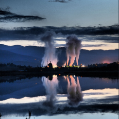 Norske Skog Boyer vid floden Derwent. Photo:  Damien Naidoo-Smoky Reflecions/Wikimedia Commons