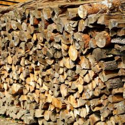 Den ökade träanvändningen drivs främst av industrin, där efterfrågan på träbaserade produkter fortsatt har stigit. Finland är en av Europas största exportörer av skogsprodukter, och sektorn har stor betydelse för landets ekonomi. Foto: Creative Commons Lic. Kredit: Vargazs