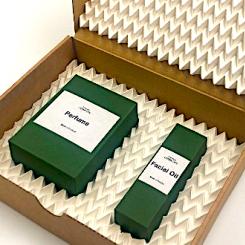 E-handeln växer ständigt, vilket driver på efterfrågan på förpackningsmaterial. FOLD-projektet har genomförts i två faser: först genom att utveckla en maskin för origamivikning av kartong, och nu går projektet vidare till tester med andra material. Foto: VTT